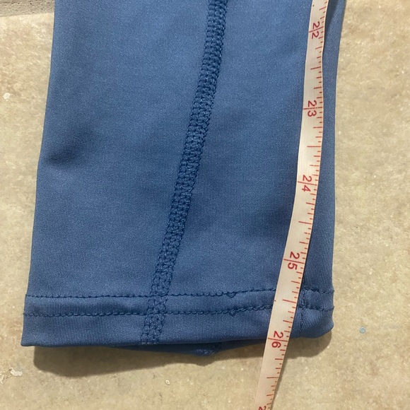 Workout leggings, size small with side pockets - Picture 3 of 5